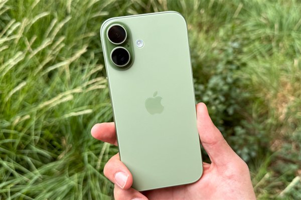 iPhone 17本月或调价：苹果供应链减产30% 供货压力骤然加剧